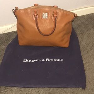 Beautiful pebble Dooney & Bourke large satchel crossbody